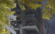 特拉维夫一建筑物被导弹击中，伊朗称实施“毁灭性精确打击”