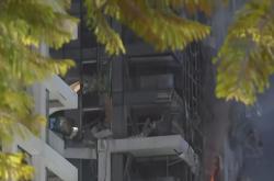 特拉维夫一建筑物被导弹击中，伊朗称实施“毁灭性精确打击”