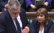 英国财政大臣泪洒议会 恐财政规则崩盘引股债双杀