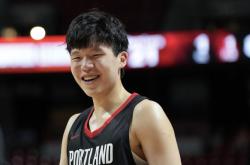 填满数据栏NBA夏联：开拓者33分胜勇士杨瀚森首秀惊艳击碎质疑