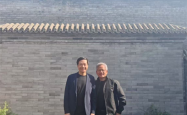黄仁勋年内第三次访华，大热天仍穿皮夹克合影雷军