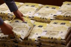 日本人吃不起米，高官家里“多到吃不完”