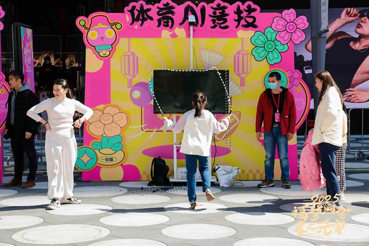 深圳文博会港澳展区潮玩非遗同框演绎“湾区潮型范” 第1张 深圳文博会港澳展区潮玩非遗同框演绎“湾区潮型范” 第1张