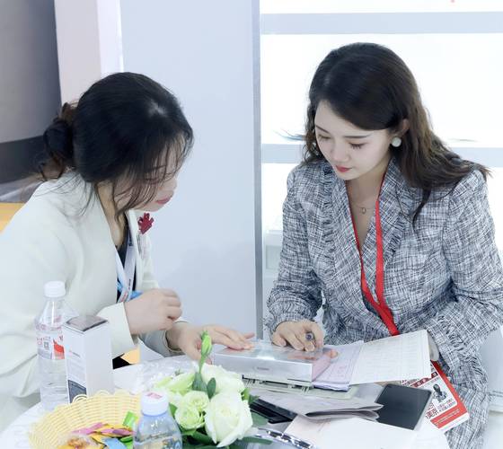 好博会|贵人鸟女总裁吕秀兰：县域体育用品消费未被满足，只有一二线城市1/56 第1张